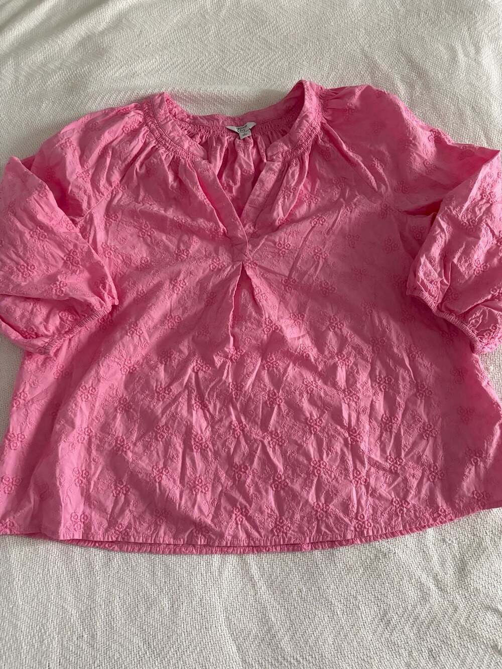 Crown & Ivy Women's Pink Embroidered Floral Eyelet V-Neck Blouse